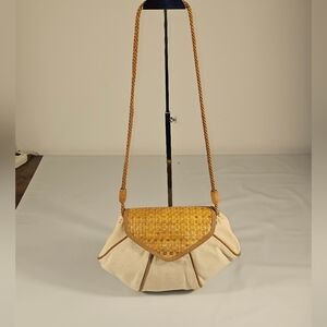 Vtg Valerie Of Italy Beautiful Hatched Tan and Cream Woven Crossbody